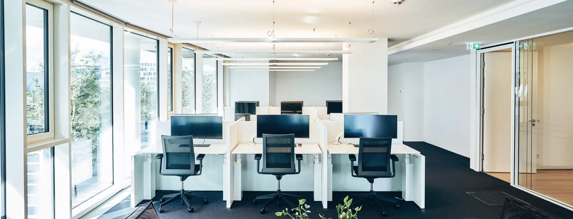 Ist Coworking günstiger als Büromiete? So spart ihr in Hamburgs Toplagen!